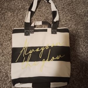 LIMELIFE Always On The Glow Tote Bag with Limelife Skincare Samples